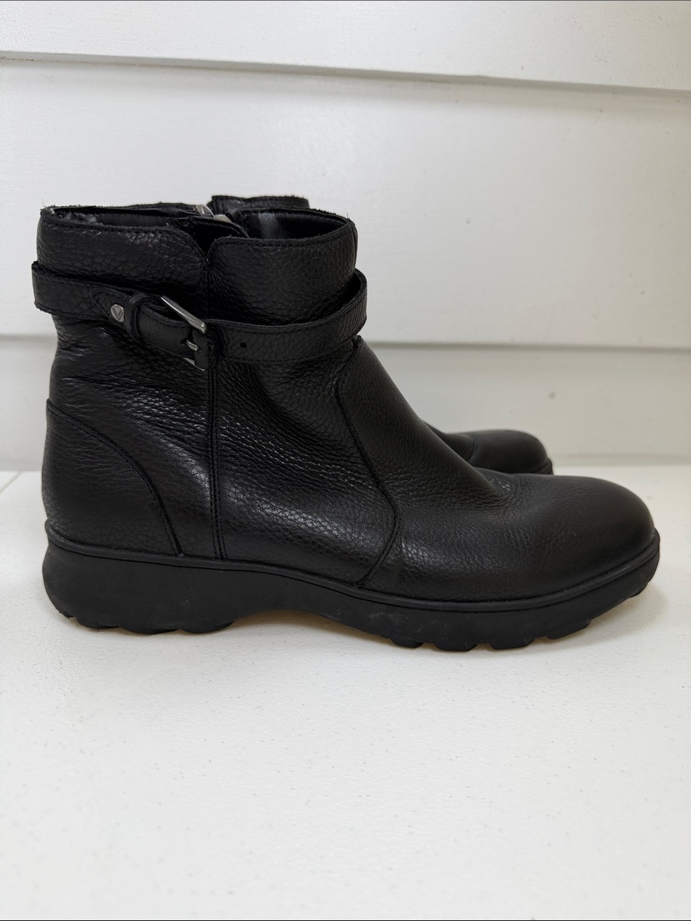 Vionic Redding Ankle Boot Black Pebble Leather Waterproof Zip Up Rubber Sole Sz